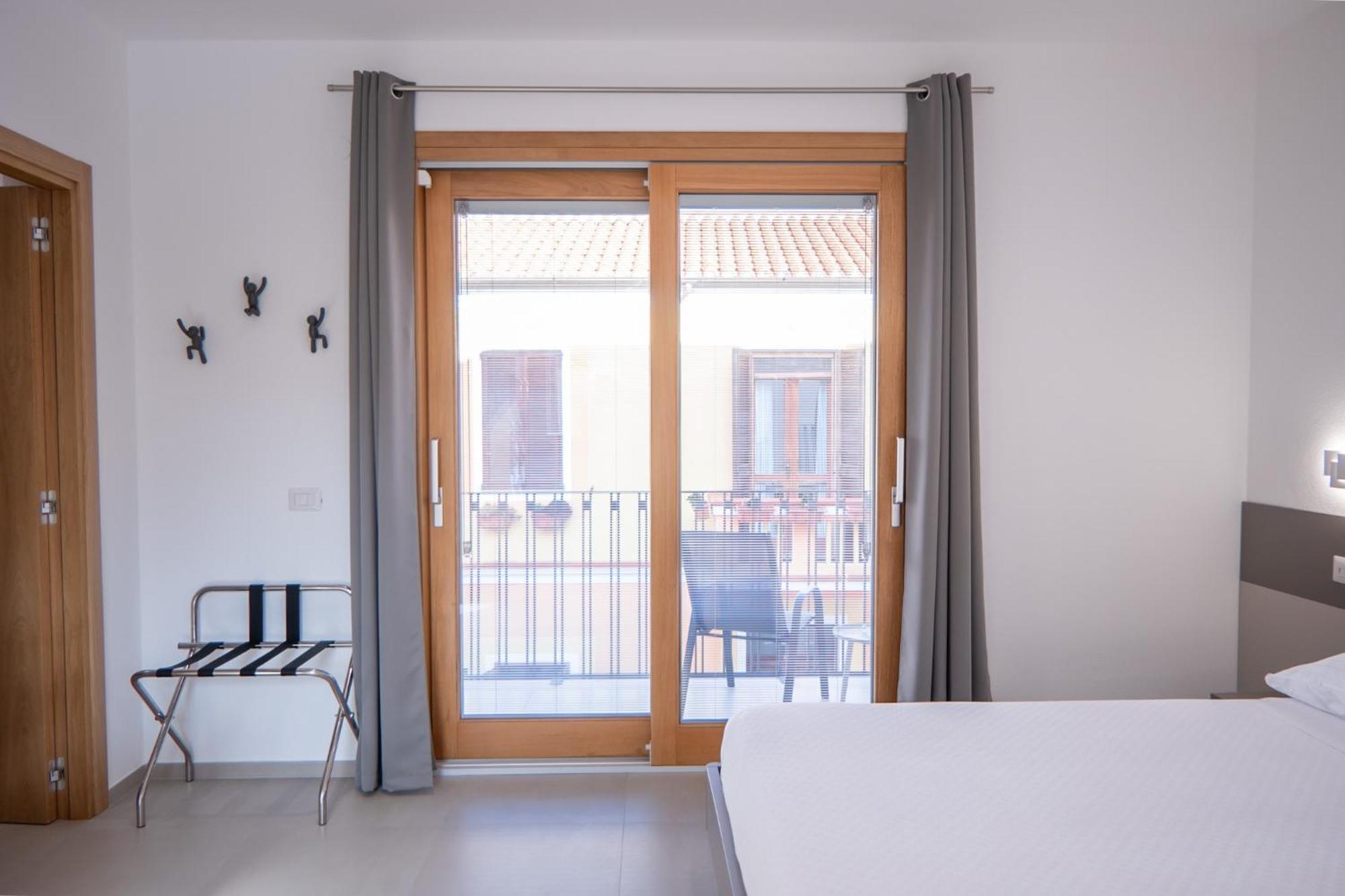 Nuova -Luxury Rooms & Apartment- Olbia Zewnętrze zdjęcie